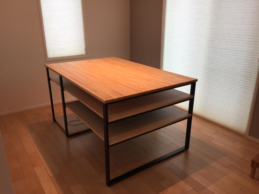 パン教室KANAHO様へ作業テーブルのオーダー家具を納品しました。
